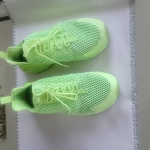 Nike Ghost Green Hurache Shoes